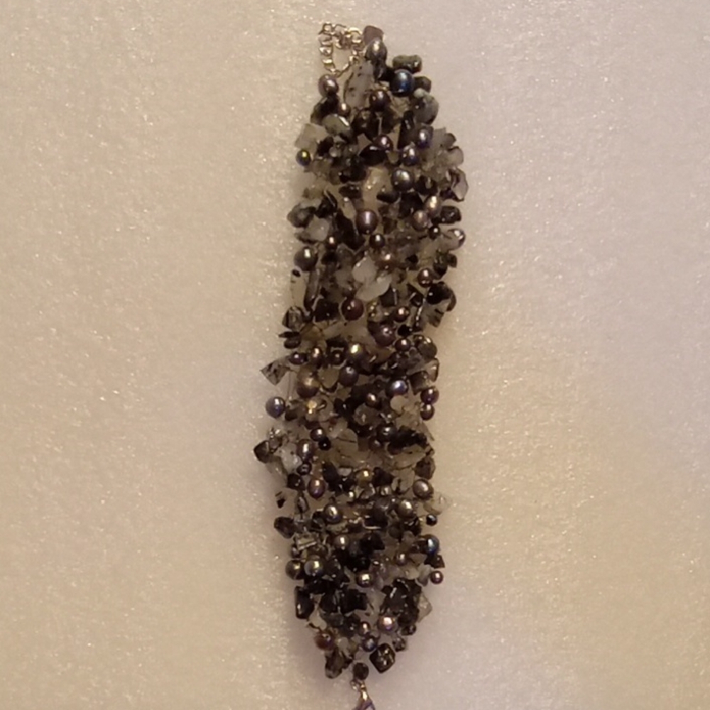 Elegant Cluster Beaded Bracelet
